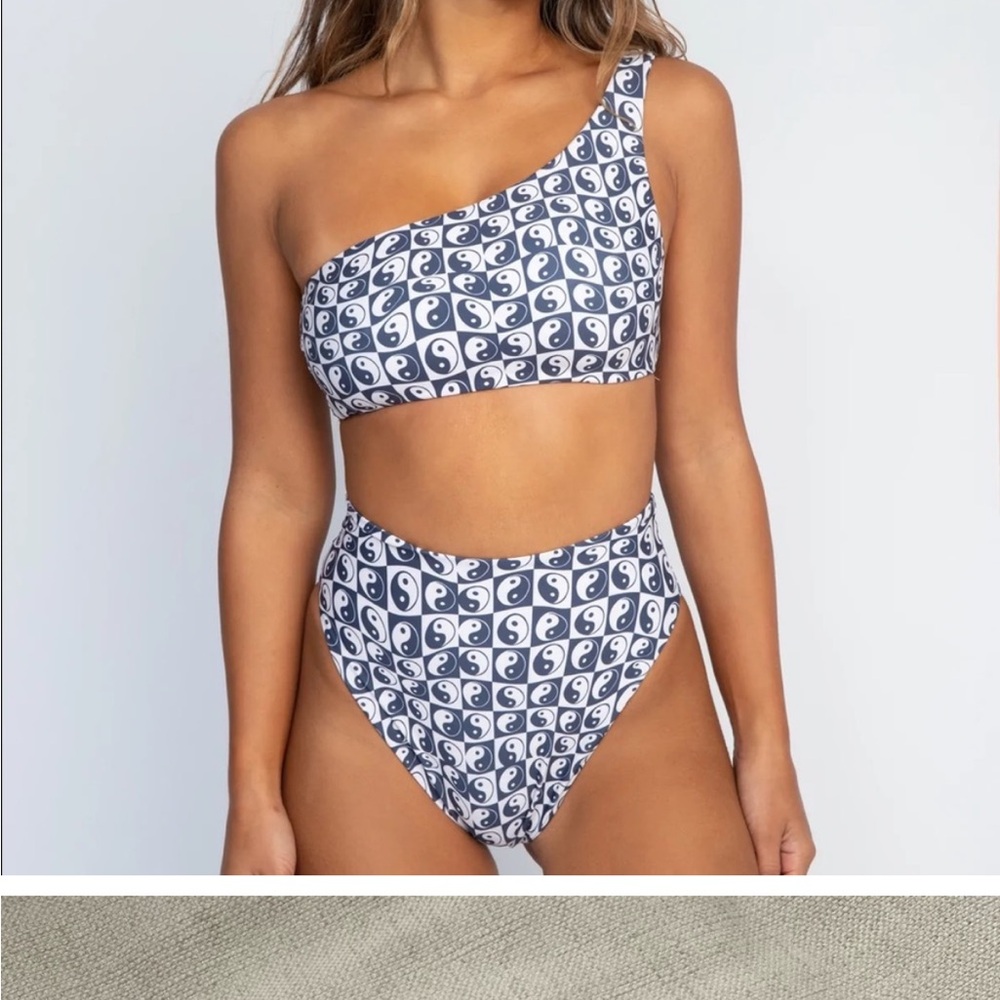 Katie Mandi Bottom and Ellis bikini top in Barbados (yin and yang print)